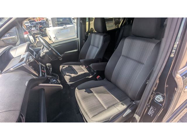 TOYOTA VOXY 2018 Image 31