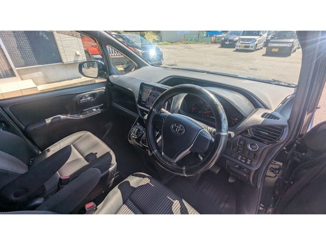 TOYOTA VOXY 2018 Image 31