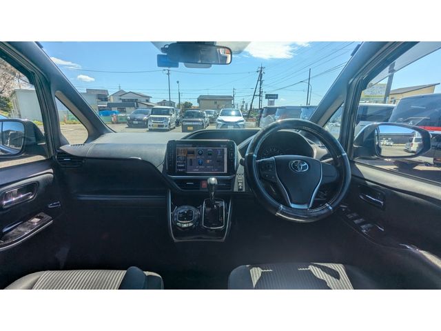 TOYOTA VOXY 2018 Image 31