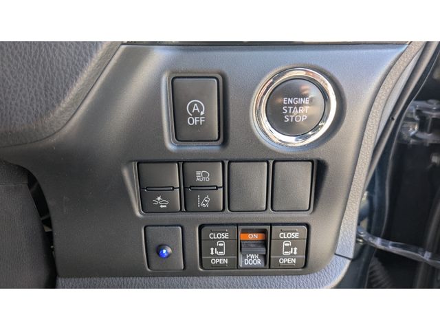 TOYOTA VOXY 2018 Image 31