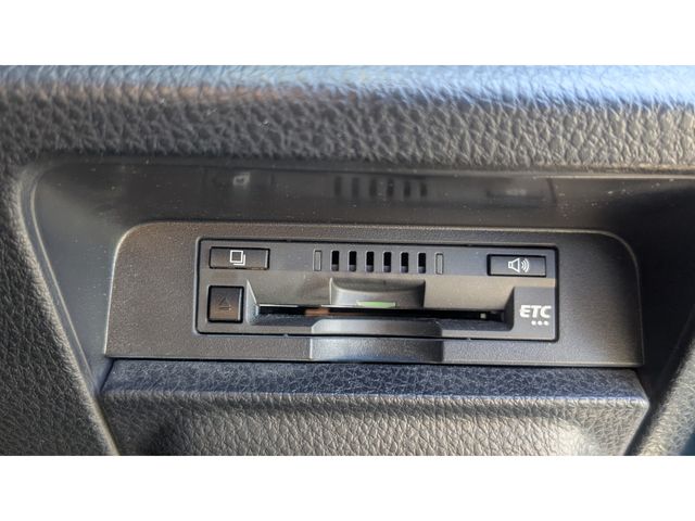 TOYOTA VOXY 2018 Image 31