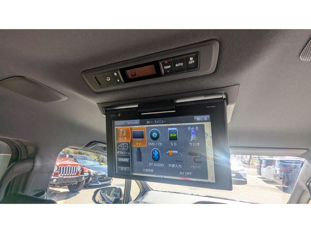 TOYOTA VOXY 2018 Image 31