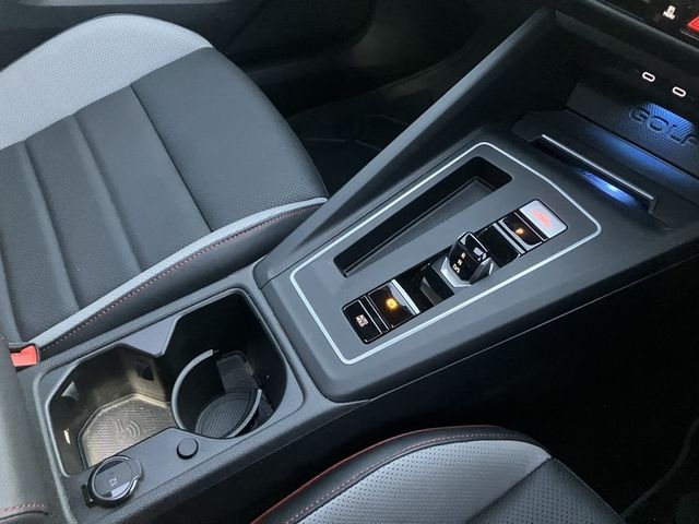 VOLKSWAGEN GOLF GTI 2022 Image 31