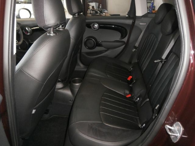 BMW MINI COOPER 5DOOR 2018 Image 31