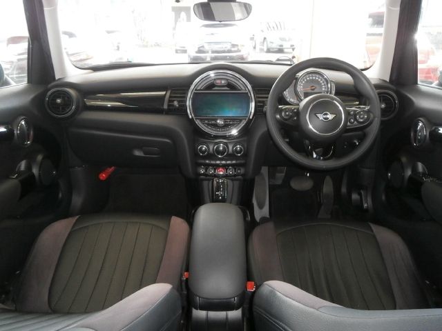 BMW MINI COOPER 5DOOR 2018 Image 31