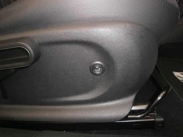 BMW MINI COOPER 5DOOR 2018 Image 31