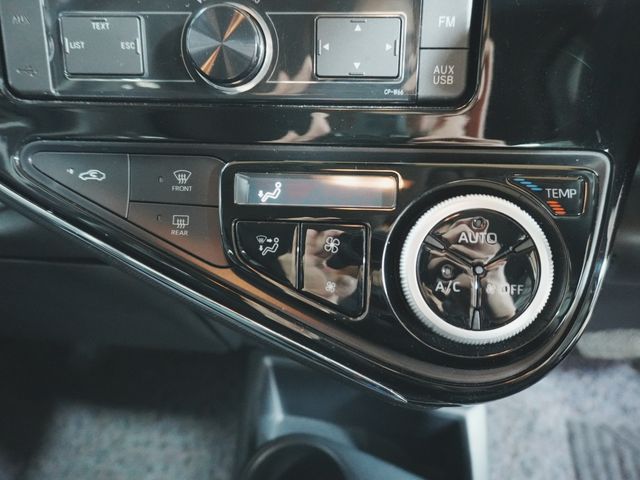 TOYOTA AQUA 2018 Image 31