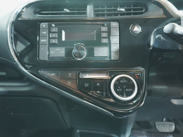 TOYOTA AQUA 2018 Image 31