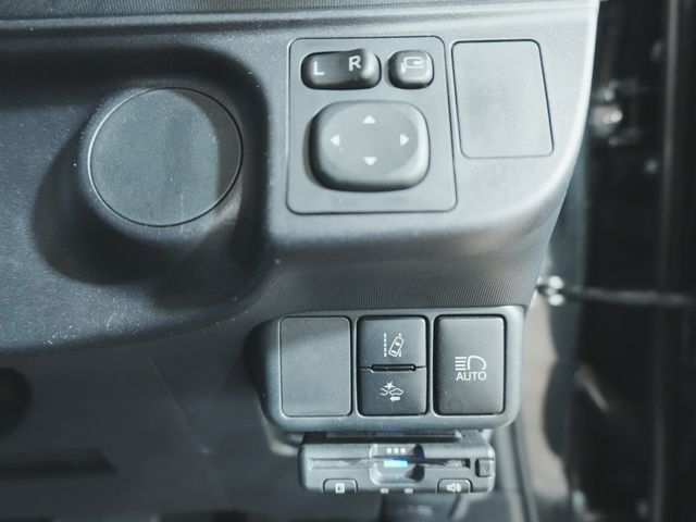 TOYOTA AQUA 2018 Image 31