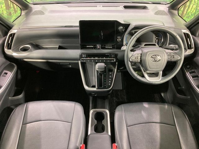 TOYOTA VOXY HYBRID 2024 Image 31