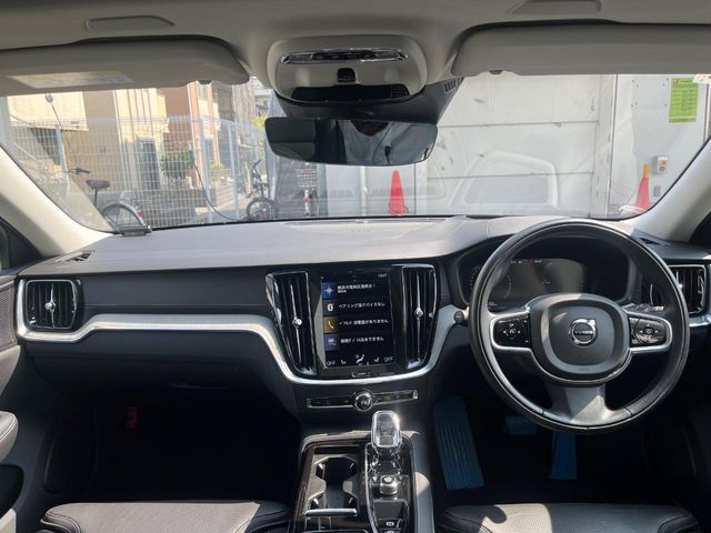 VOLVO V60 2022 Image 31