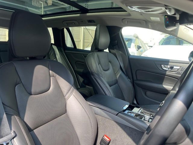 VOLVO V60 2022 Image 31