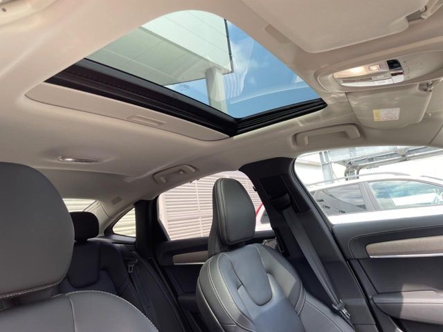 VOLVO S90 2022 Image 31