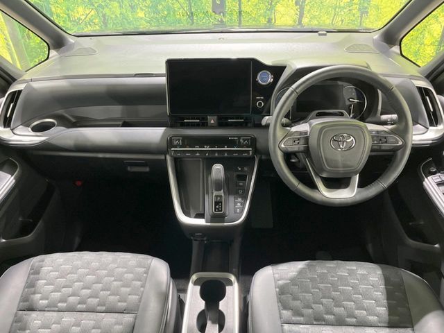 TOYOTA VOXY HYBRID 2023 Image 31