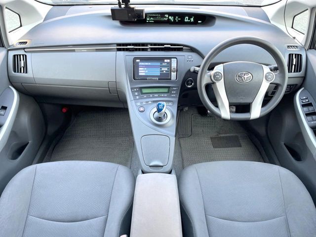 TOYOTA PRIUS 2011 Image 31