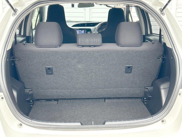 TOYOTA VITZ 2017 Image 31