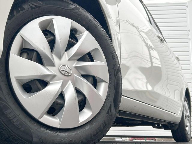 TOYOTA VITZ 2017 Image 31