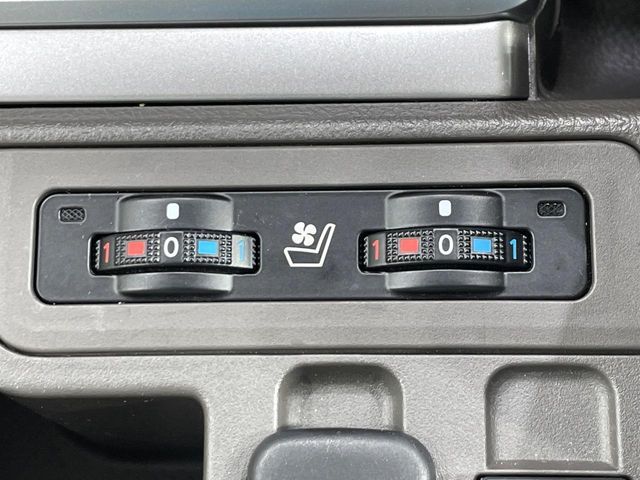 TOYOTA LANDCRUISER PRADO 2023 Image 31