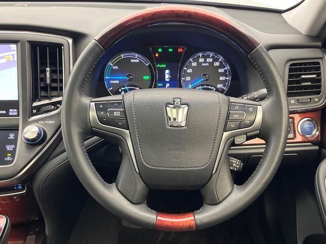 TOYOTA CROWN MAJESTA HYBRID 2014 Image 31