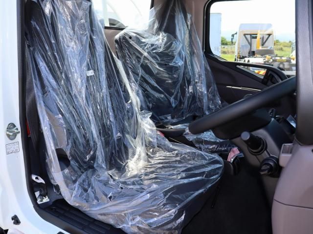 MITSUBISHI CANTER 2026 Image 31