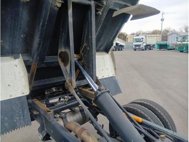 MITSUBISHI CANTER 2023 Image 31