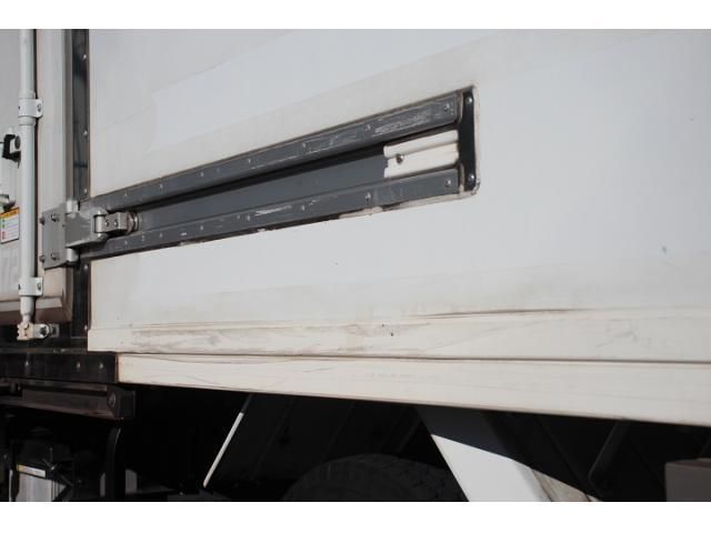 MITSUBISHI CANTER 2017 Image 31