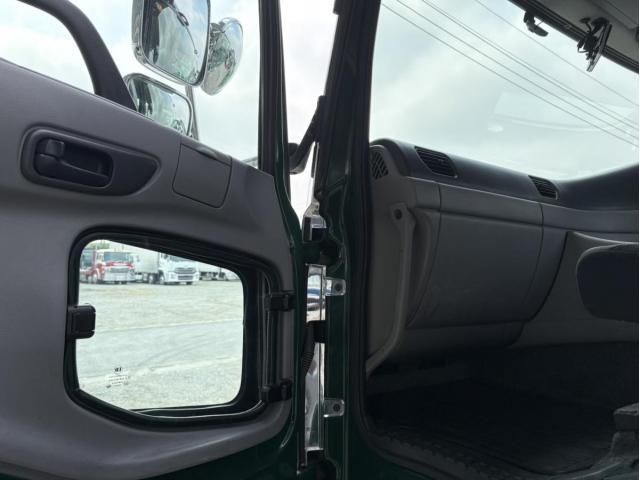 NISSAN DIESEL QUON 2018 Image 31