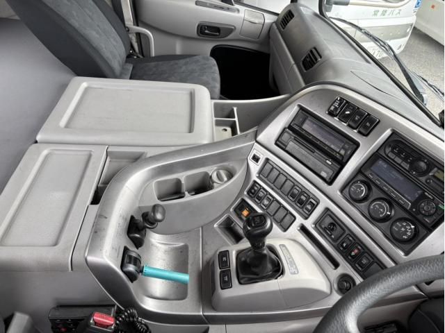 NISSAN DIESEL QUON 2017 Image 31