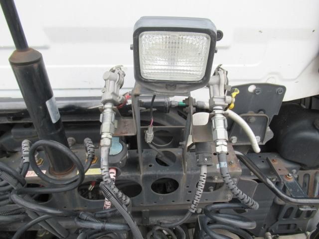 NISSAN DIESEL QUON 2018 Image 31