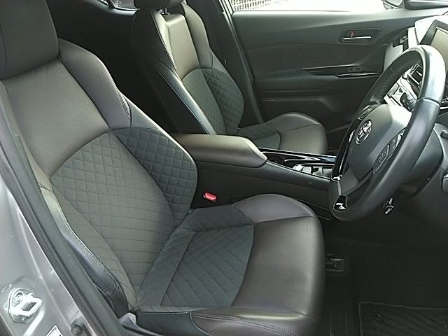 TOYOTA C-HR 2017 Image 31