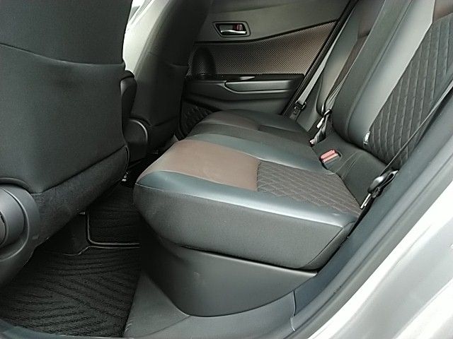 TOYOTA C-HR 2017 Image 31