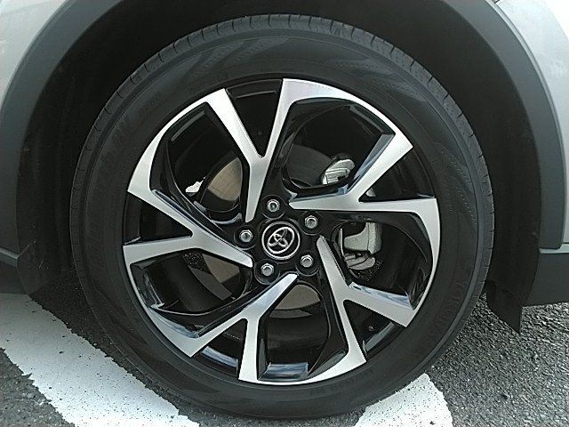 TOYOTA C-HR 2017 Image 31