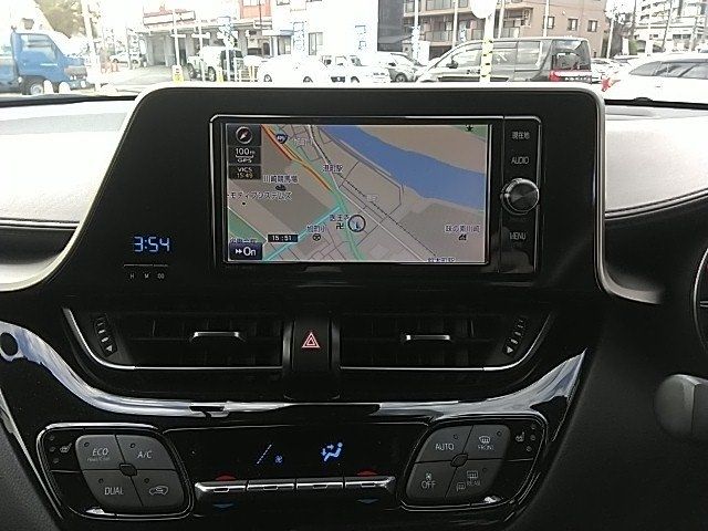 TOYOTA C-HR 2017 Image 31