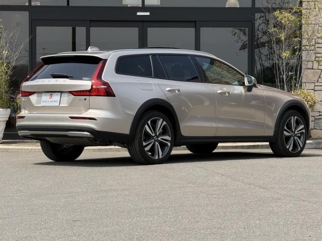 VOLVO V60 CROSS COUN 2023 Image 31