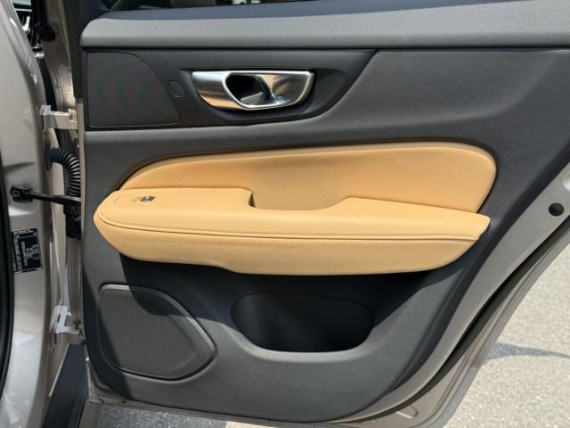 VOLVO V60 CROSS COUN 2023 Image 31