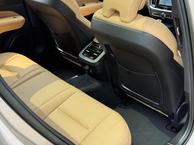 VOLVO V60 CROSS COUN 2023 Image 31