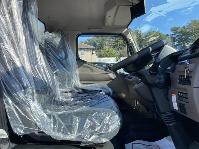 MITSUBISHI CANTER 2026 Image 31