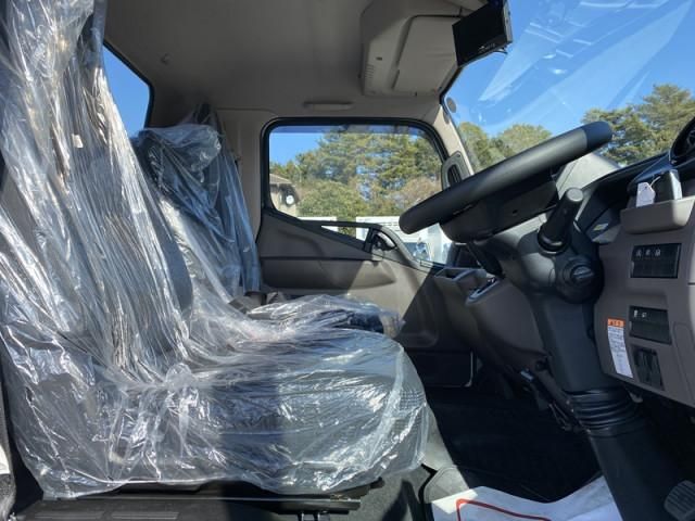 MITSUBISHI CANTER 2026 Image 31