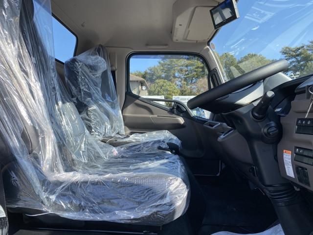 MITSUBISHI CANTER 2026 Image 31