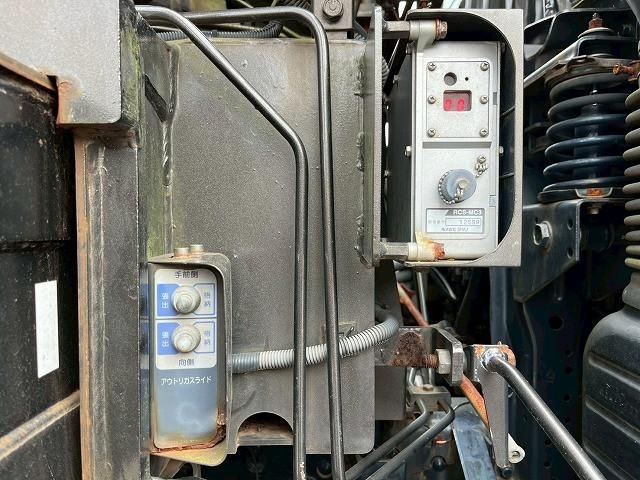 MITSUBISHI FUSOU FIGHTER 2003 Image 31