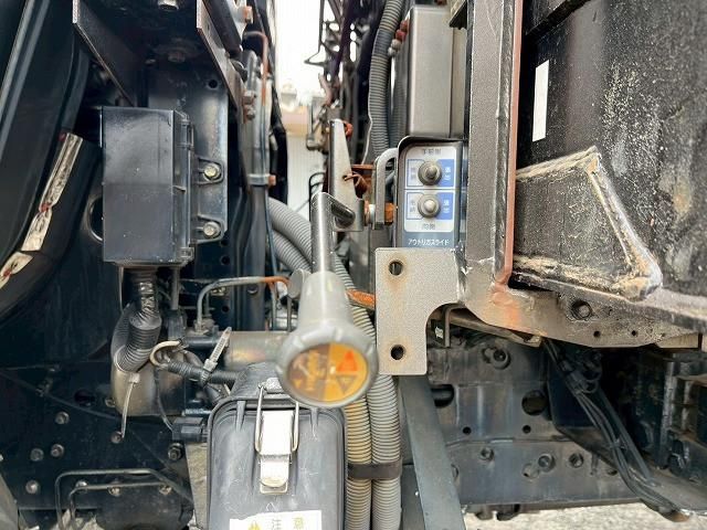 MITSUBISHI FUSOU FIGHTER 2003 Image 31