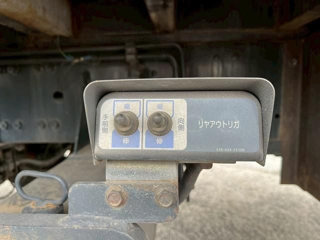 MITSUBISHI FUSOU FIGHTER 2003 Image 31