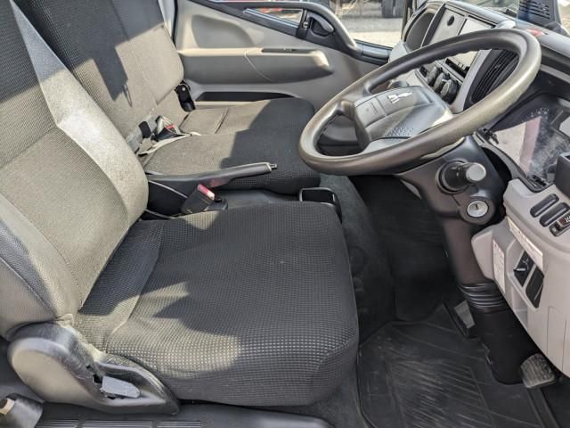 MITSUBISHI CANTER 2018 Image 31