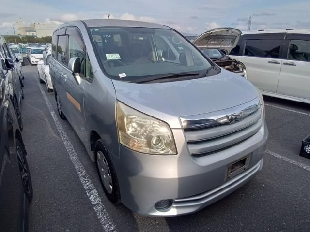 TOYOTA NOAH 2008 Image 31