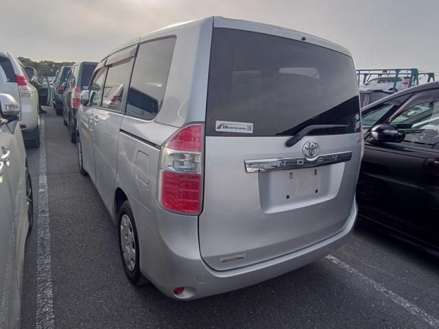 TOYOTA NOAH 2008 Image 31
