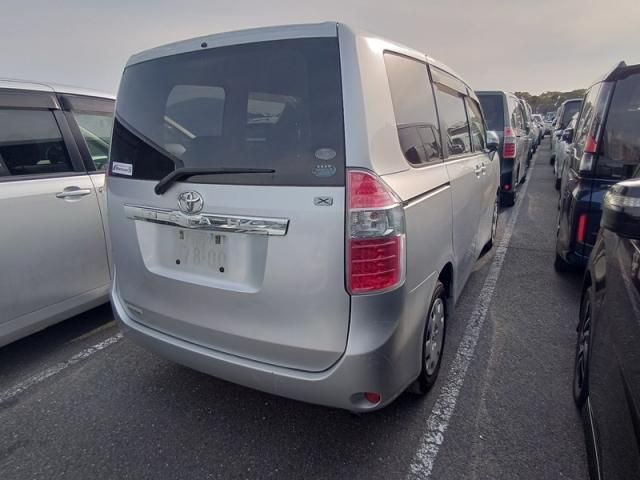 TOYOTA NOAH 2008 Image 31