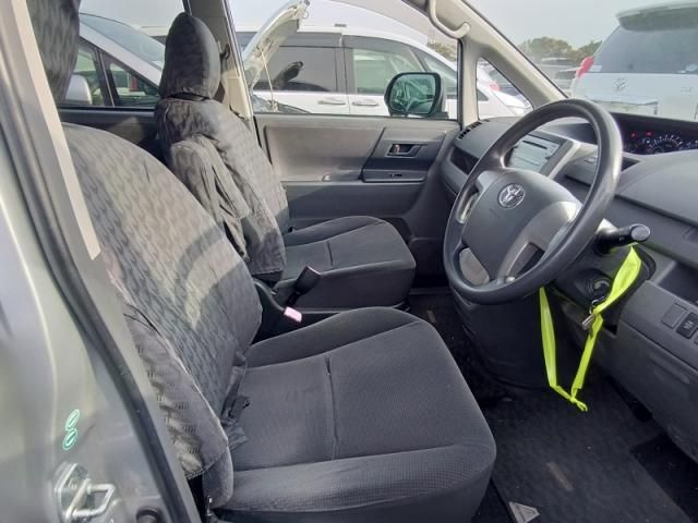 TOYOTA NOAH 2008 Image 31