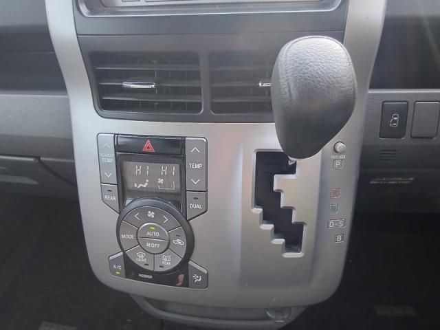 TOYOTA NOAH 2008 Image 31