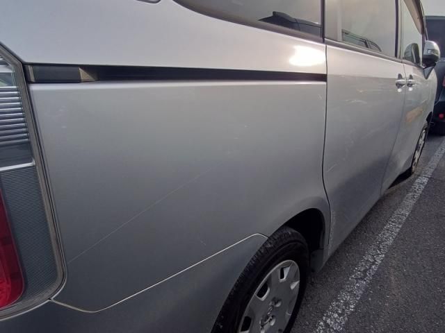 TOYOTA NOAH 2008 Image 31