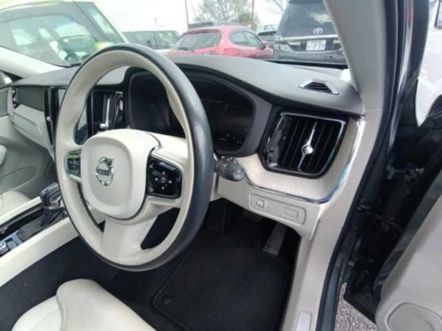 VOLVO XC60 2019 Image 31